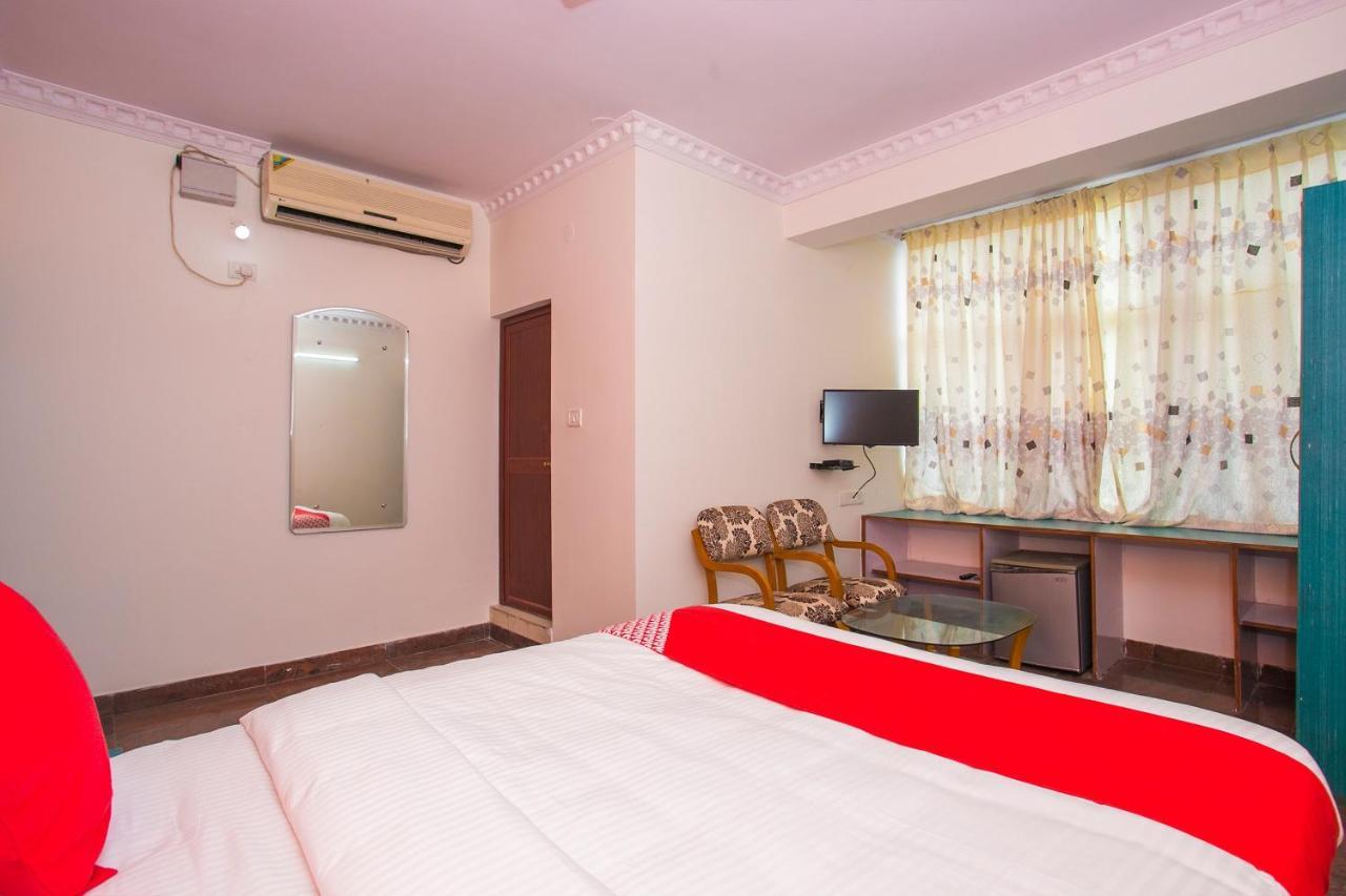 Oyo 16123 Chandana Deluxe Bangalore Ngoại thất bức ảnh