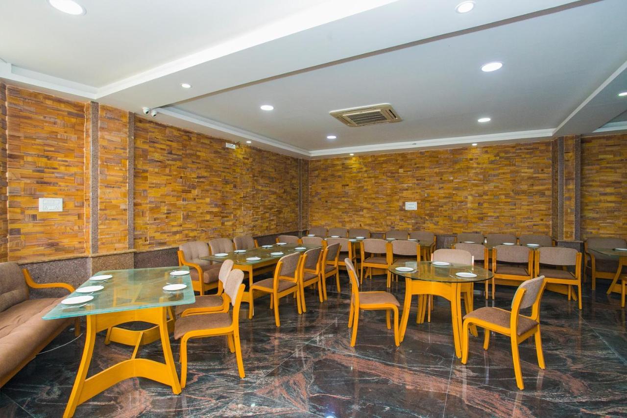 Oyo 16123 Chandana Deluxe Bangalore Ngoại thất bức ảnh