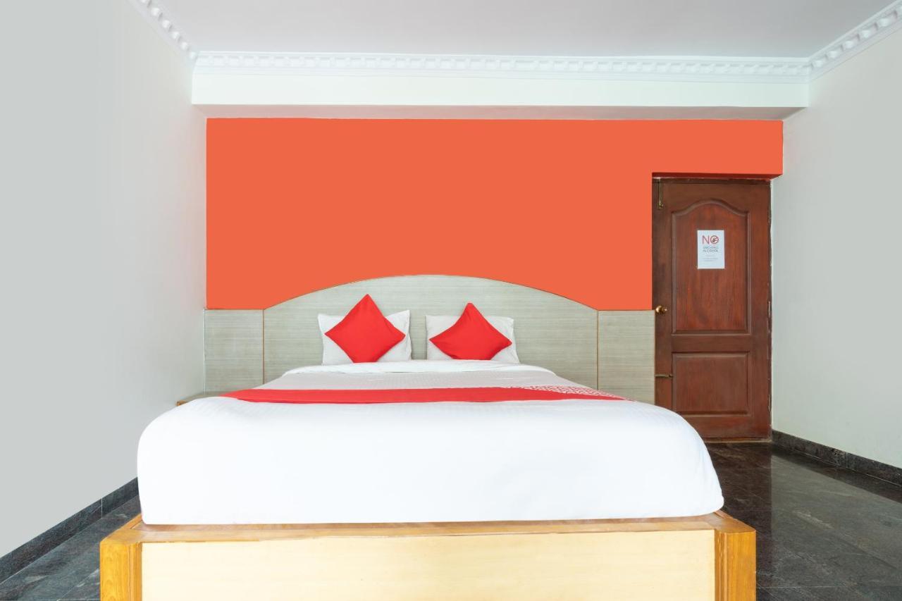 Oyo 16123 Chandana Deluxe Bangalore Ngoại thất bức ảnh