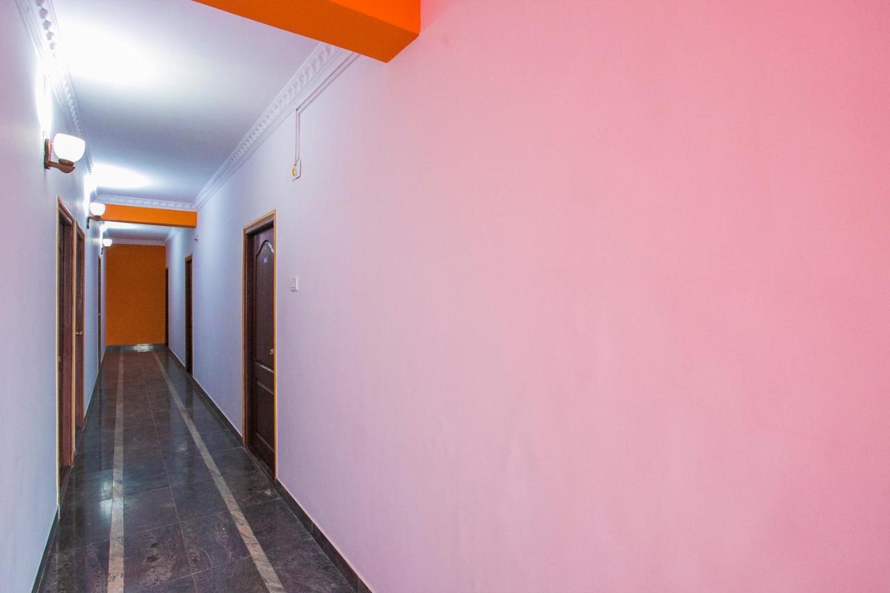 Oyo 16123 Chandana Deluxe Bangalore Ngoại thất bức ảnh