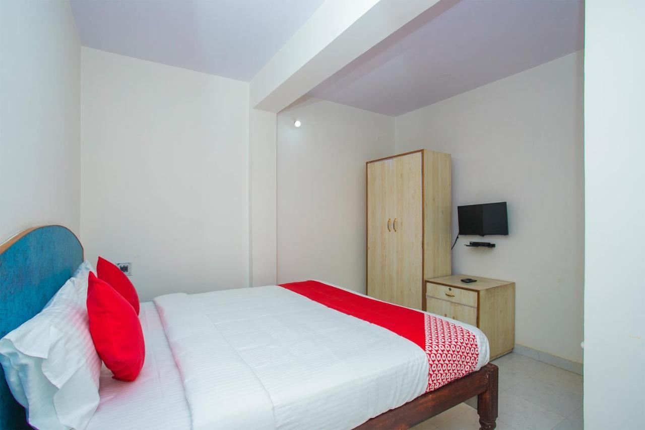 Oyo 16123 Chandana Deluxe Bangalore Ngoại thất bức ảnh
