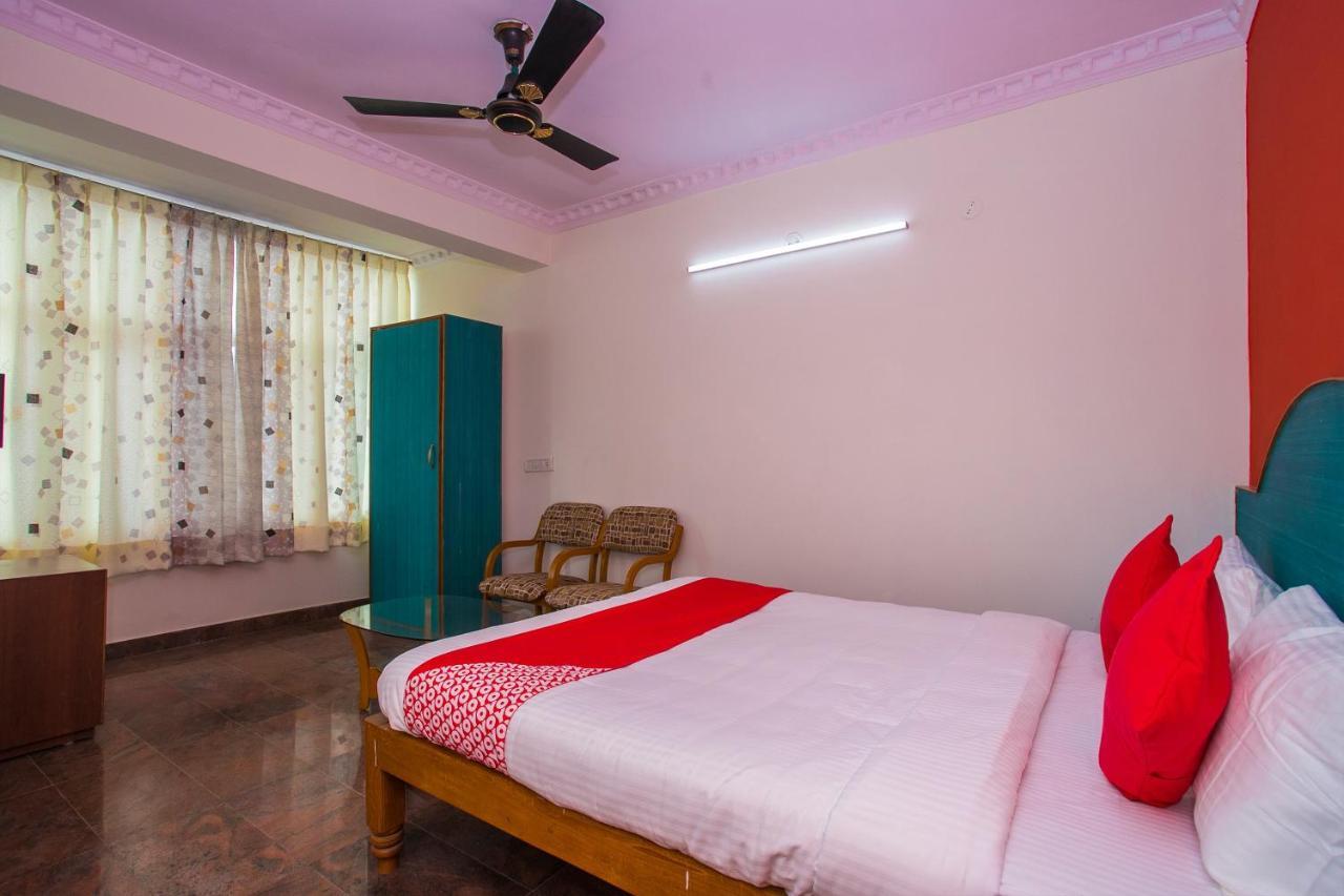 Oyo 16123 Chandana Deluxe Bangalore Ngoại thất bức ảnh