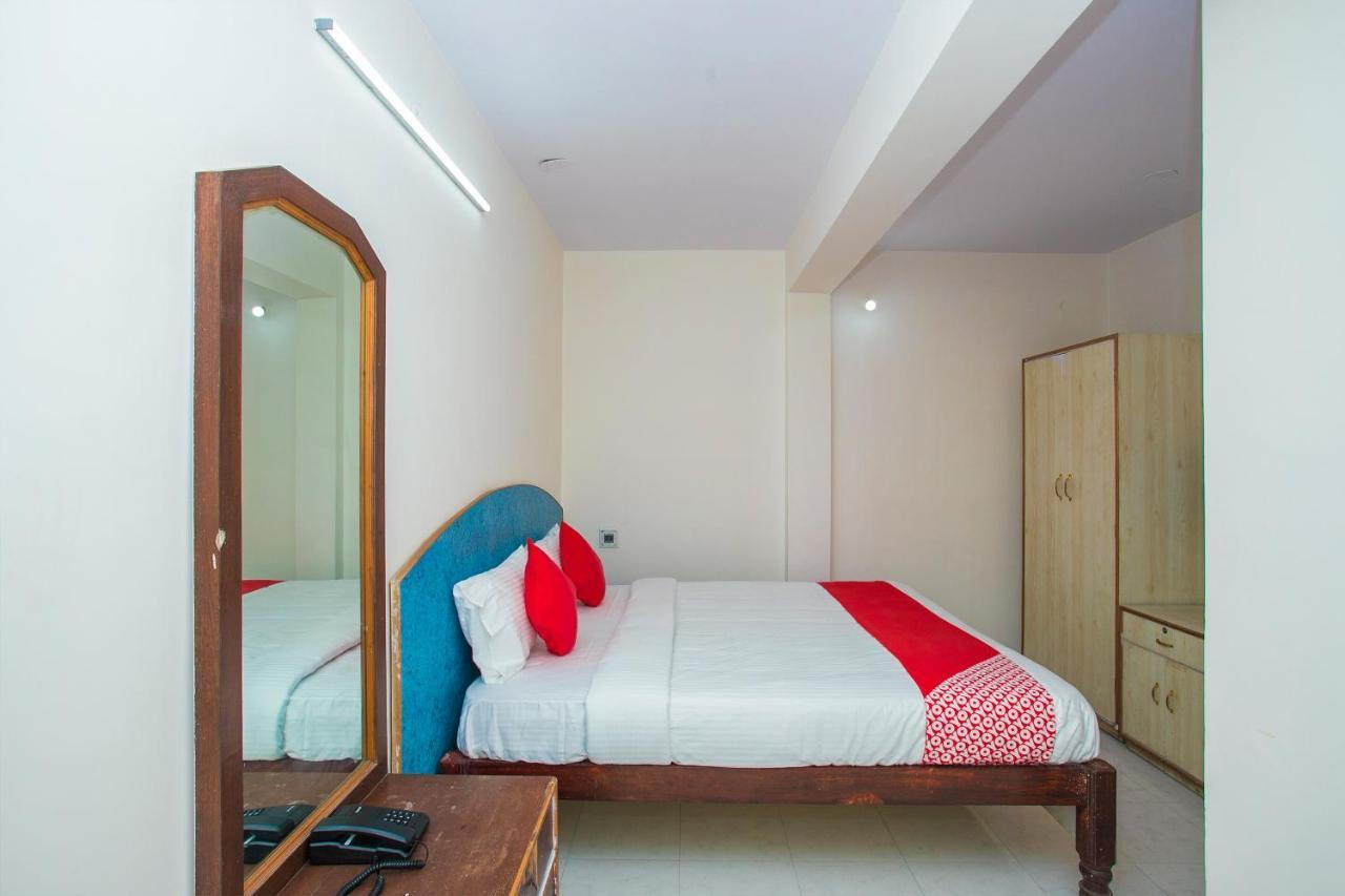 Oyo 16123 Chandana Deluxe Bangalore Ngoại thất bức ảnh