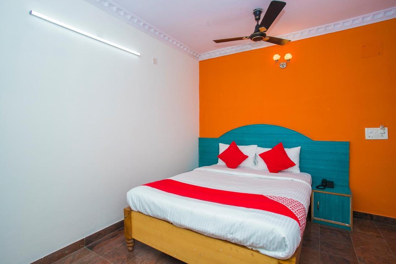 Oyo 16123 Chandana Deluxe Bangalore Ngoại thất bức ảnh