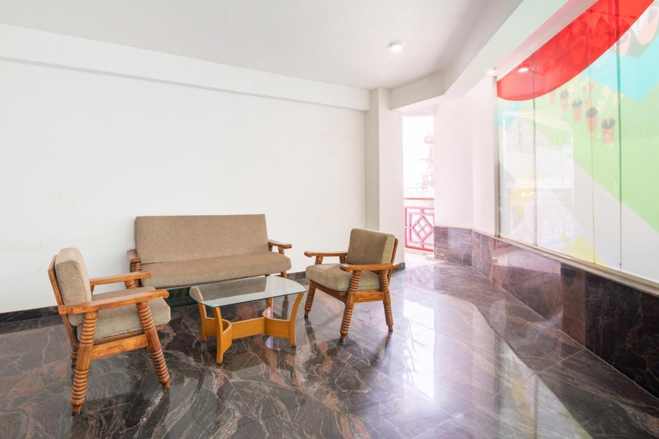 Oyo 16123 Chandana Deluxe Bangalore Ngoại thất bức ảnh