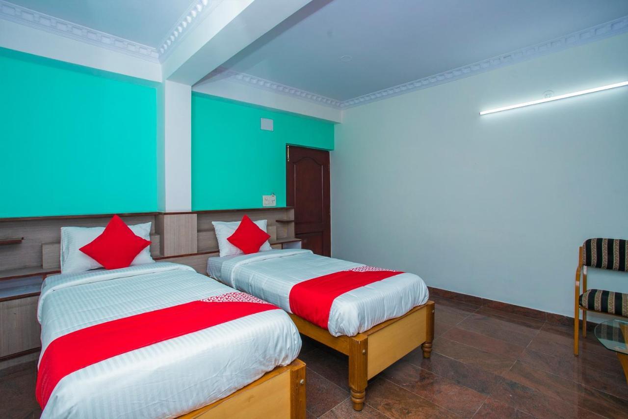 Oyo 16123 Chandana Deluxe Bangalore Ngoại thất bức ảnh