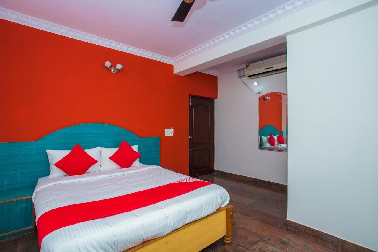 Oyo 16123 Chandana Deluxe Bangalore Ngoại thất bức ảnh
