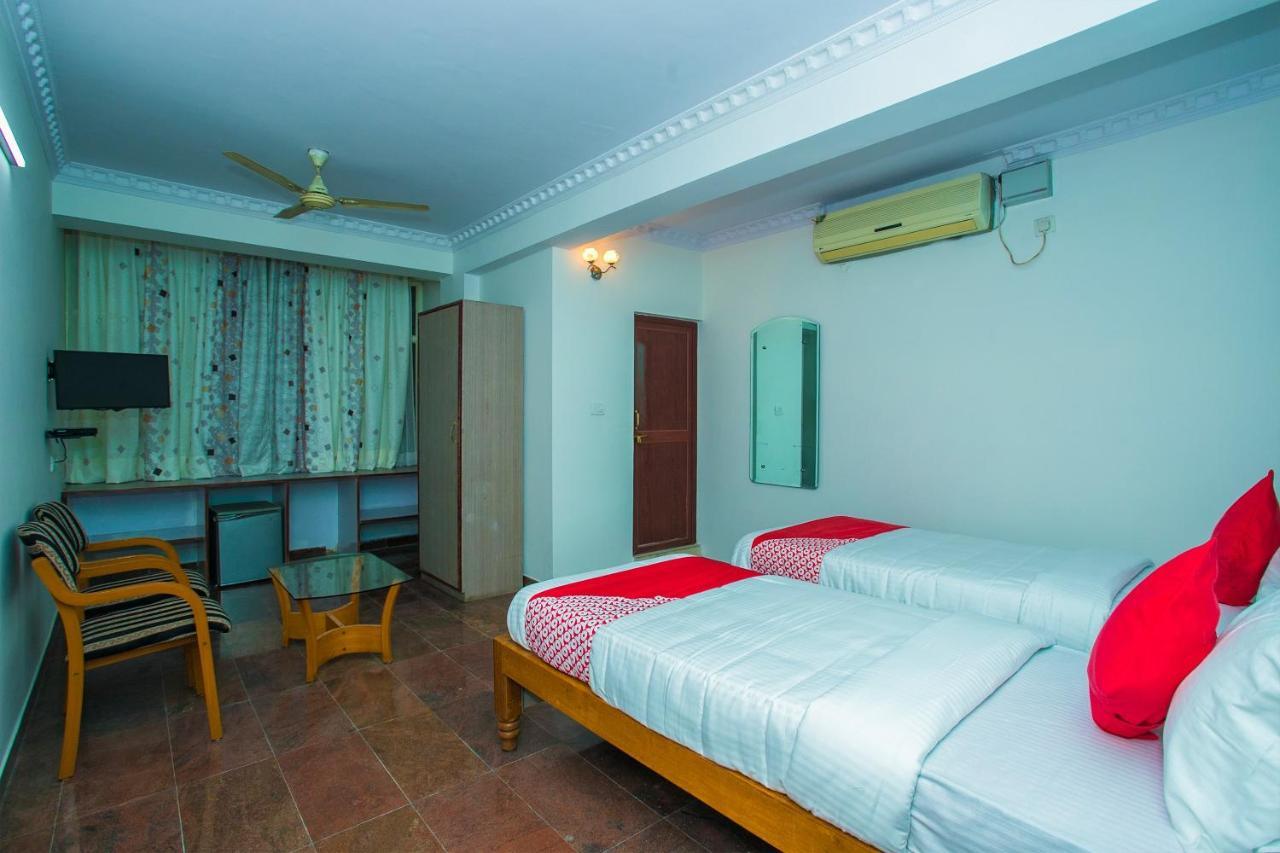 Oyo 16123 Chandana Deluxe Bangalore Ngoại thất bức ảnh