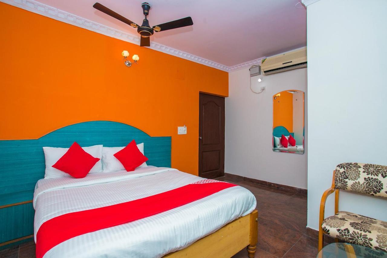 Oyo 16123 Chandana Deluxe Bangalore Ngoại thất bức ảnh