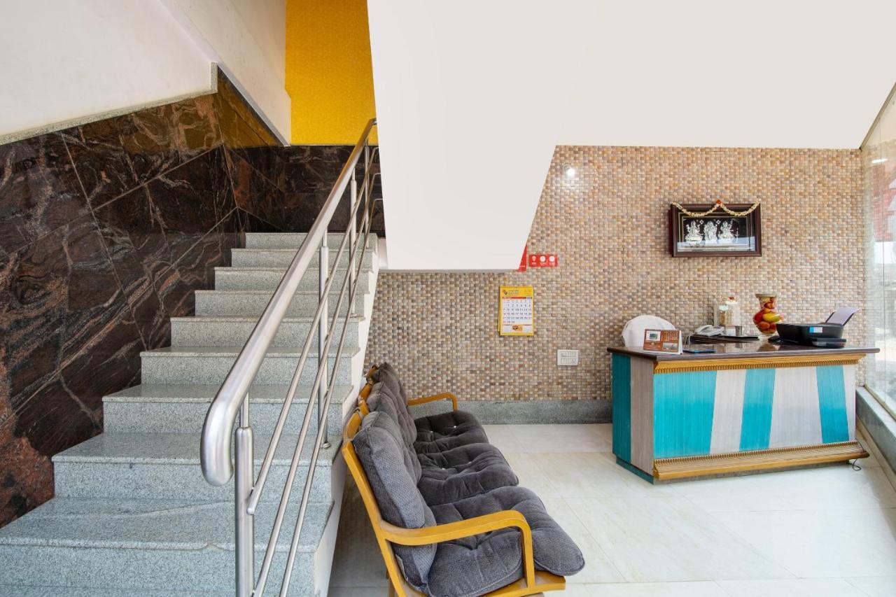 Oyo 16123 Chandana Deluxe Bangalore Ngoại thất bức ảnh