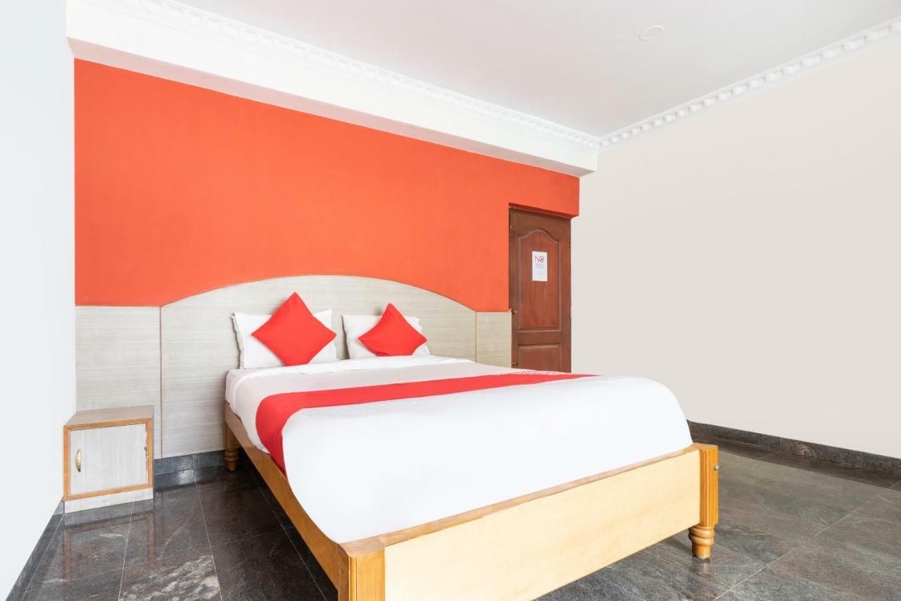 Oyo 16123 Chandana Deluxe Bangalore Ngoại thất bức ảnh
